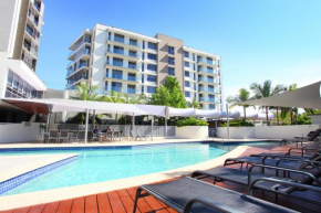 Гостиница Signature Waterfront Apartments  Серферс-Парадайс
